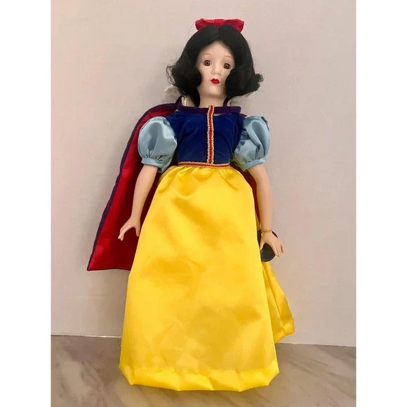 Anna Anando Snow White Porcelain Doll: Royal Heirloom Collection - Picture 1 of 10
